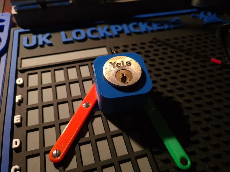Rim Cylinder holder for re-pinning