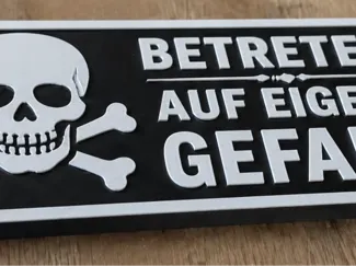 Betreten auf Eigene Gefahr Schild