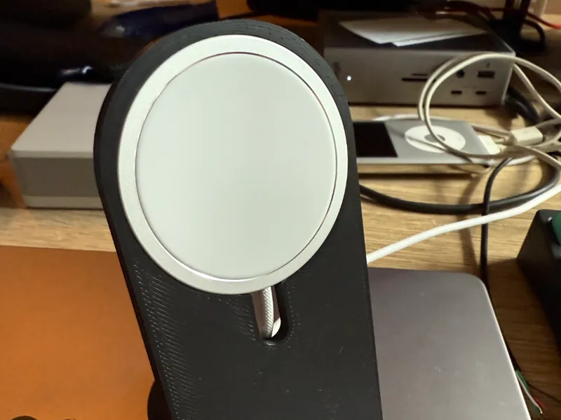 iPhone magsafe stand