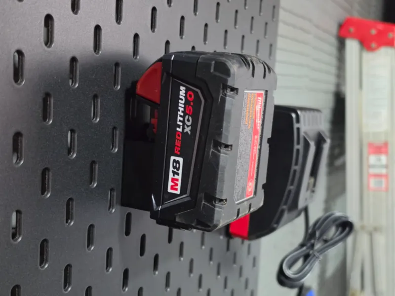 Milwaukee M18 Battery Clip for IKEA SKADIS system