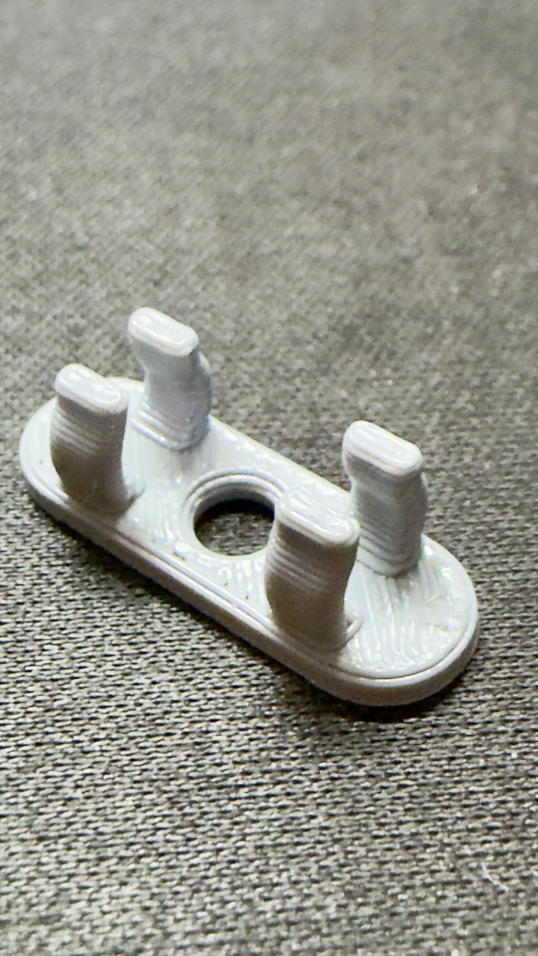 Miniatura 2 do modelo 3D Universal Snapping Cable Clip