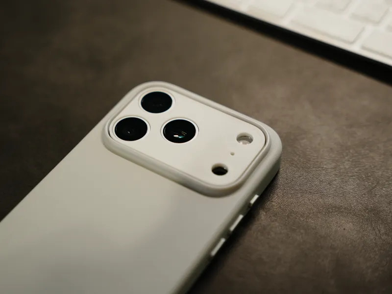 iPhone 17 Pro Plateau Cover