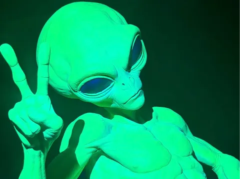 Letrero o emblema decorativo: Roadwell 3.2 foot Alien passenger Alien — referencia de MakerWorld