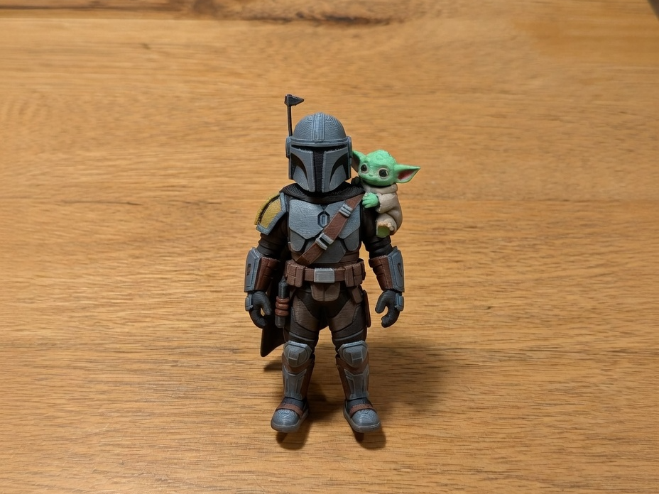 Mandalorian and Grogu on Back Figure