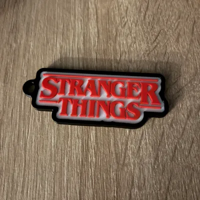 Regalo ornamentale da collezione con portachiavi dal design speciale Stranger Things