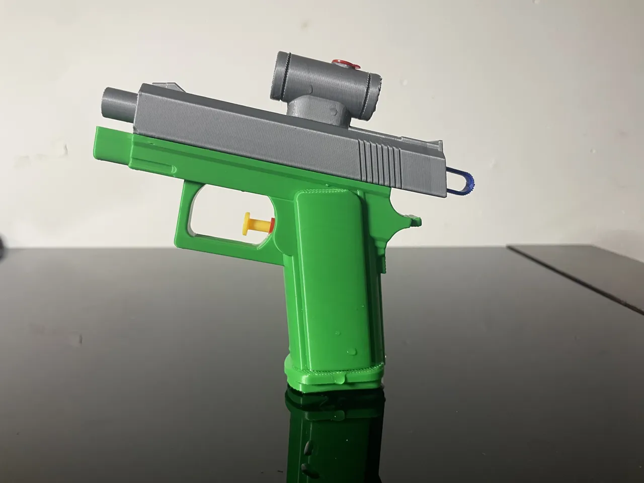 Prank Water Gun - Non-Electric Pump - GIF Inside view 2
