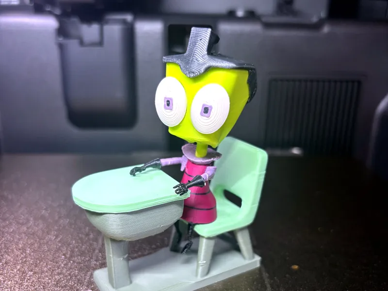 Invader ZIM! – Back to SKOOL Series : ZIM w/ Desk
