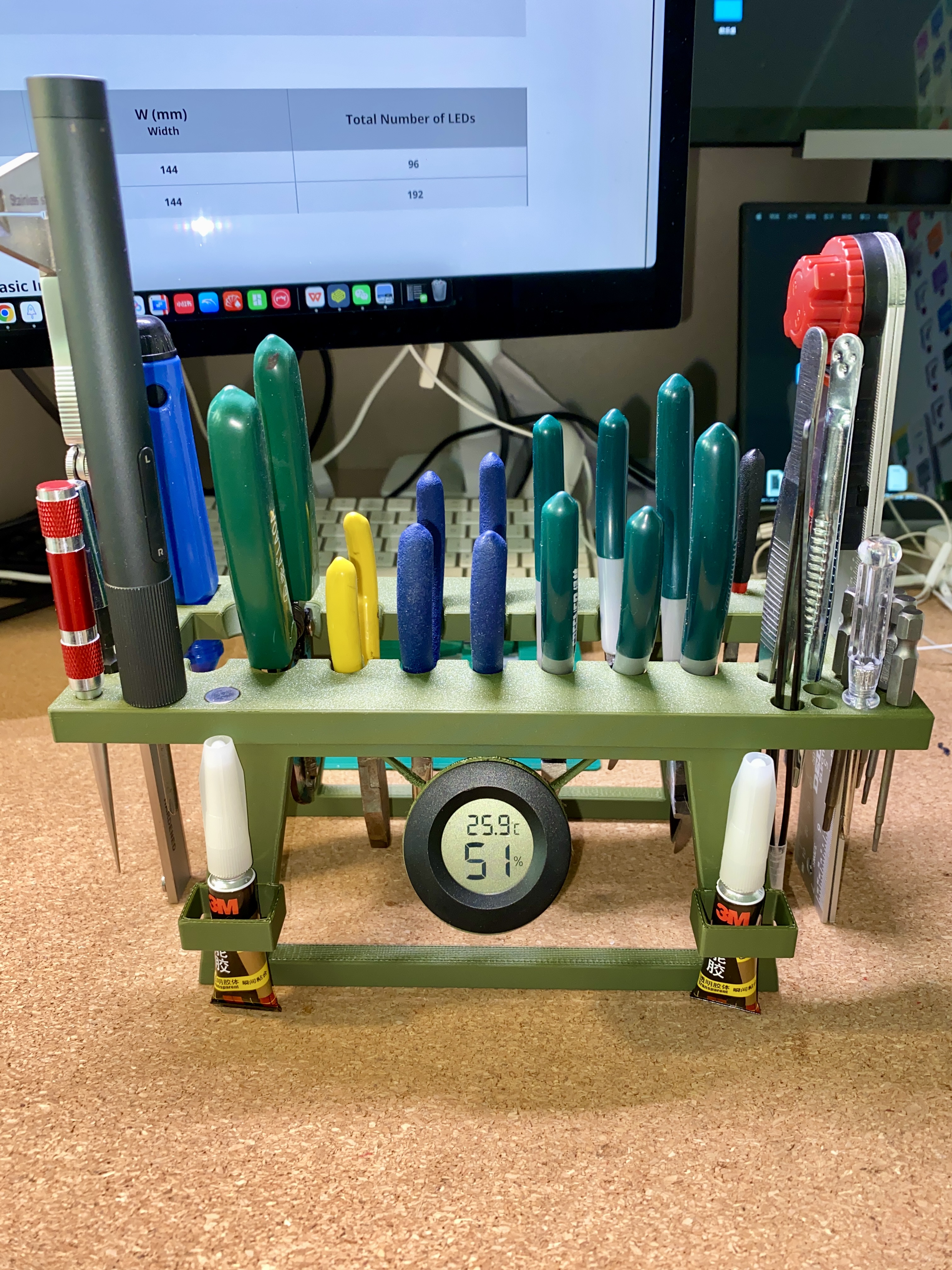 Miniatura 1 do modelo 3D 多功能 工具 收纳架 钳 螺丝刀 尺 批头 胶 游标卡尺 打磨 水口 电动 温湿度 镊子 修边刀