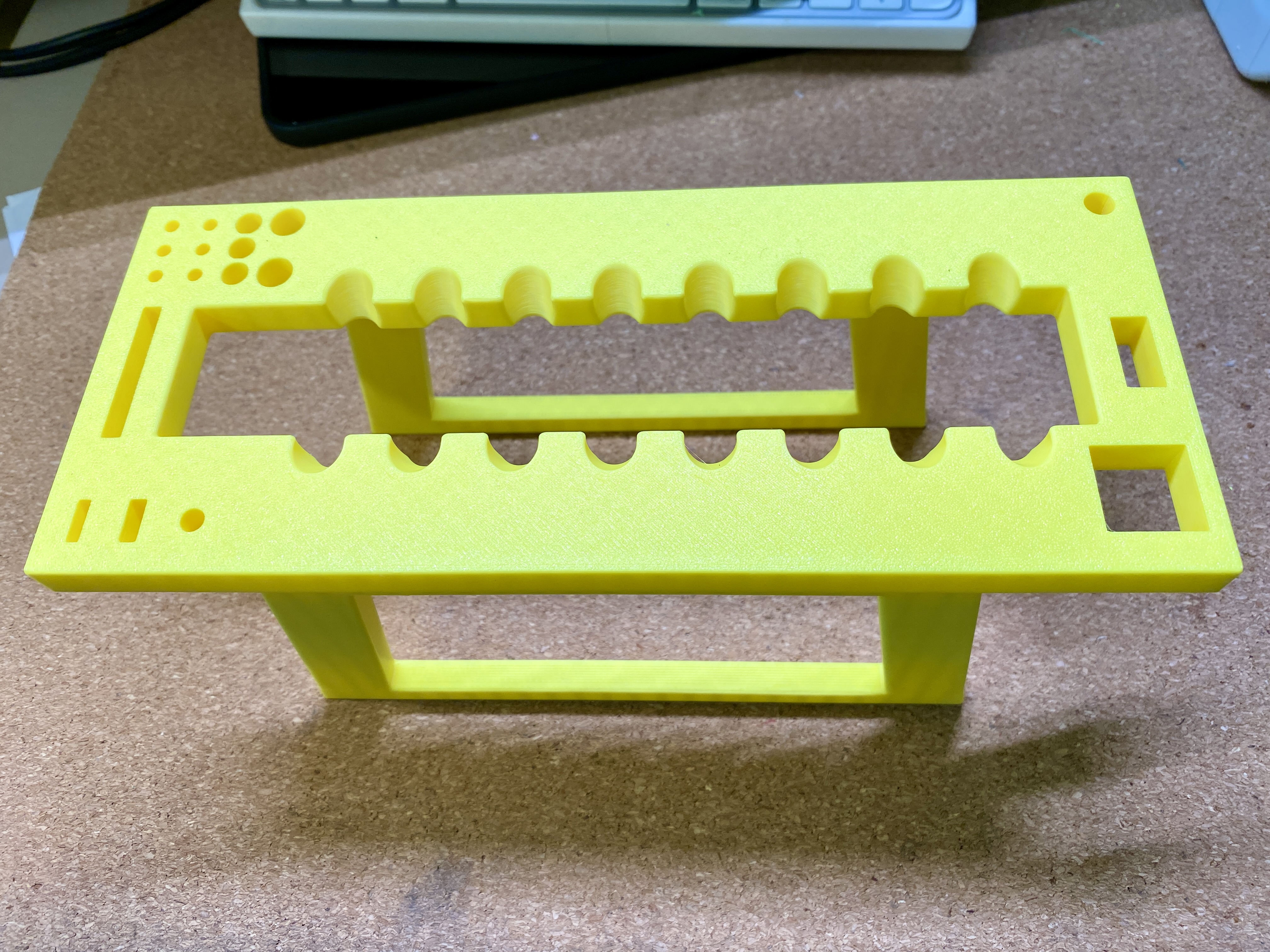 Miniatura 2 do modelo 3D 多功能 工具 收纳架 钳 螺丝刀 尺 批头 胶 游标卡尺 打磨 水口 电动 温湿度 镊子 修边刀