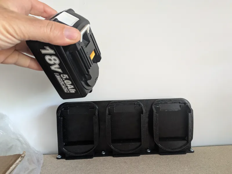 Support for 3 Makita batteries