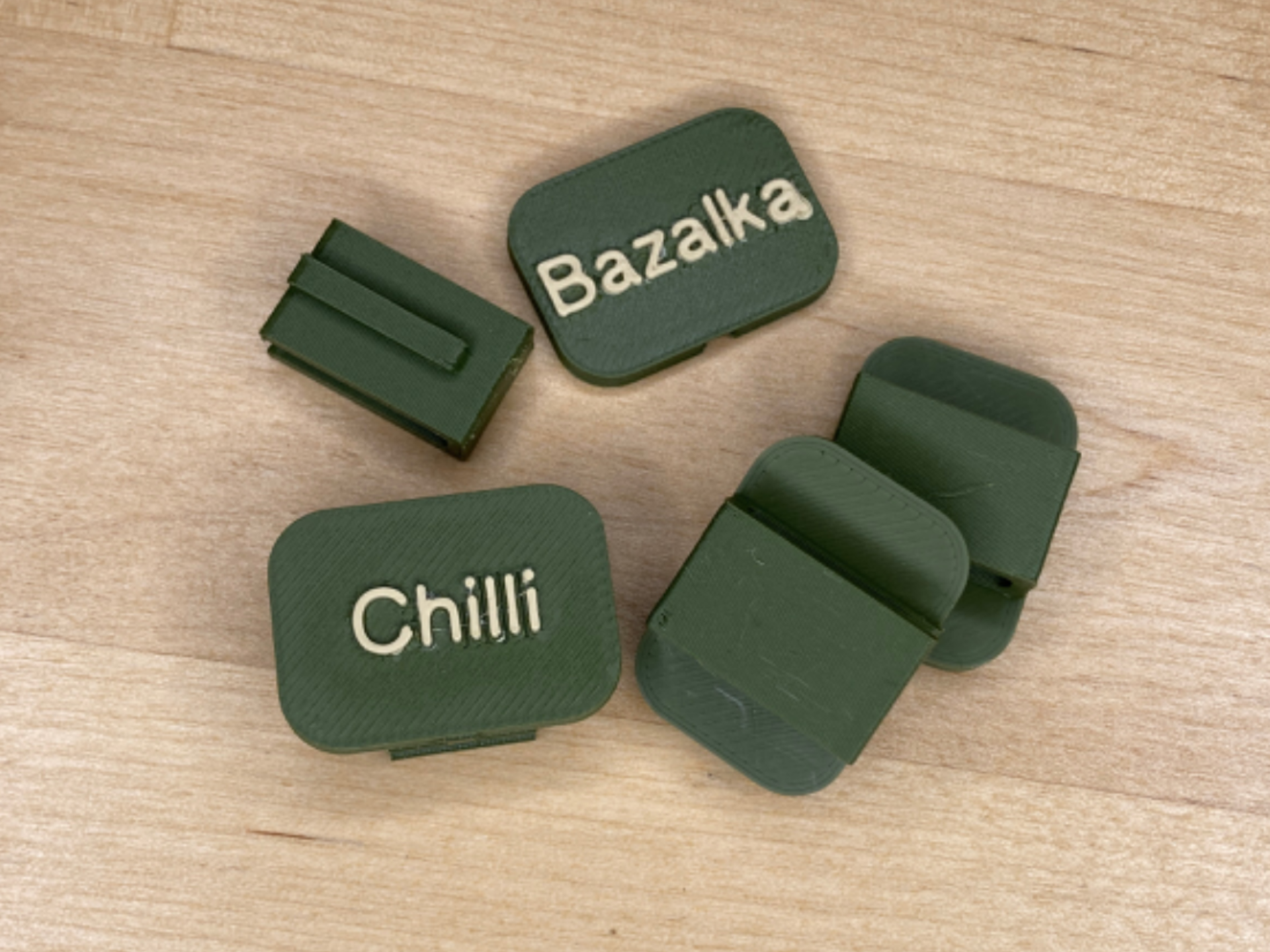 Minimalist Clip-On Seedling Tags for Planter 