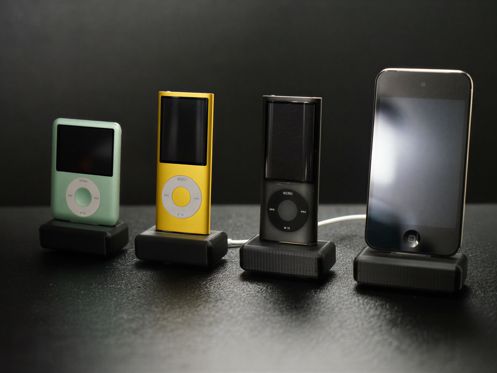NanoDock Mini – Minimal iPod Dock Series