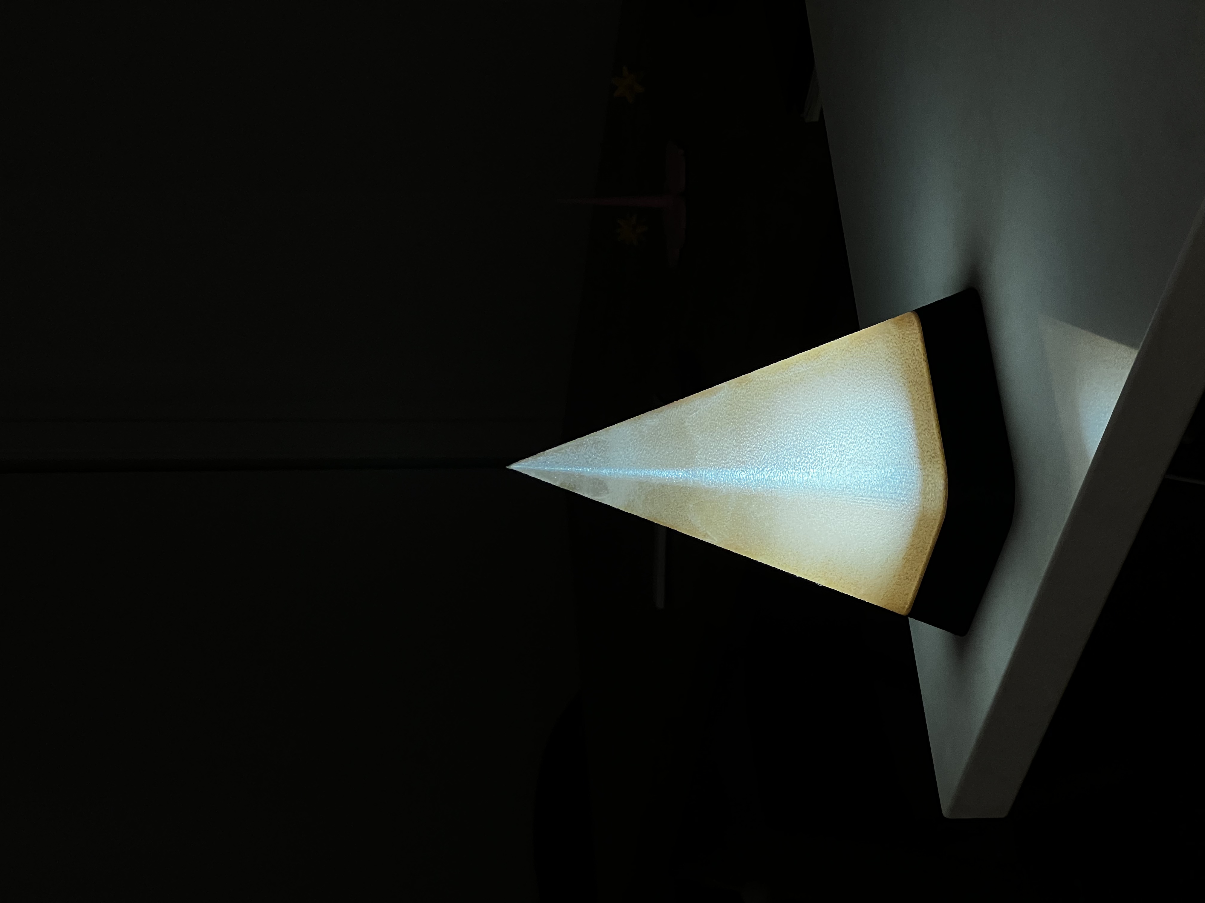 Miniatura 2 do modelo 3D Pyramid Lamp