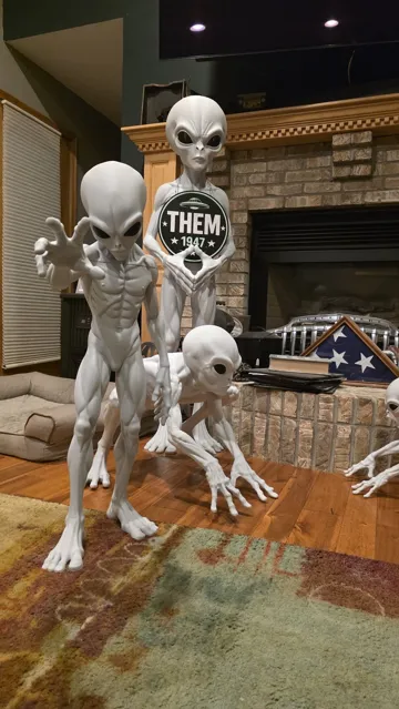 Letrero o emblema decorativo: 3 Foot NIGHT CRAWLER THEM 1947 Alien Greys — vista de referencia 3