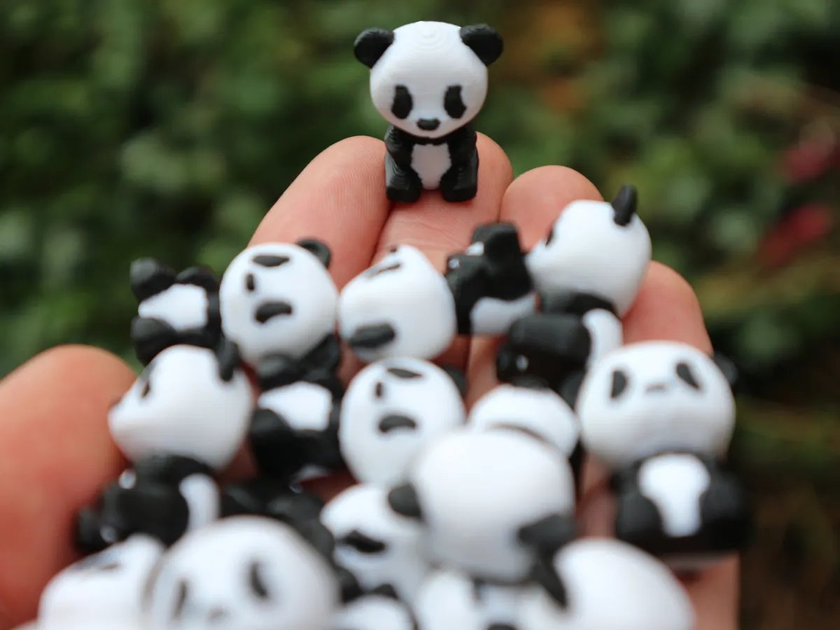 Niedlicher kleiner Panda-Schmuck-Schlüsselanhänger im besonderen Design, Sammlerornament