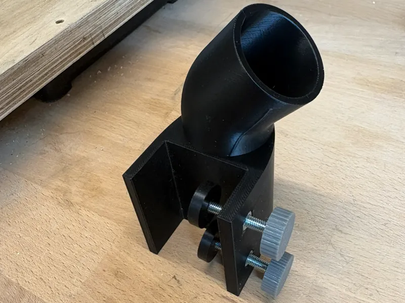 Clampable mount for flexible hose