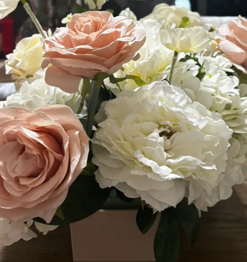 Center piece flower holder