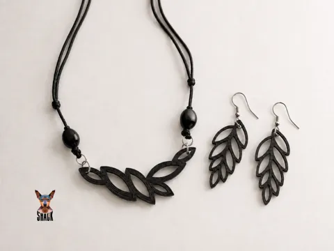 Leafline – Necklace & Earrings view 2