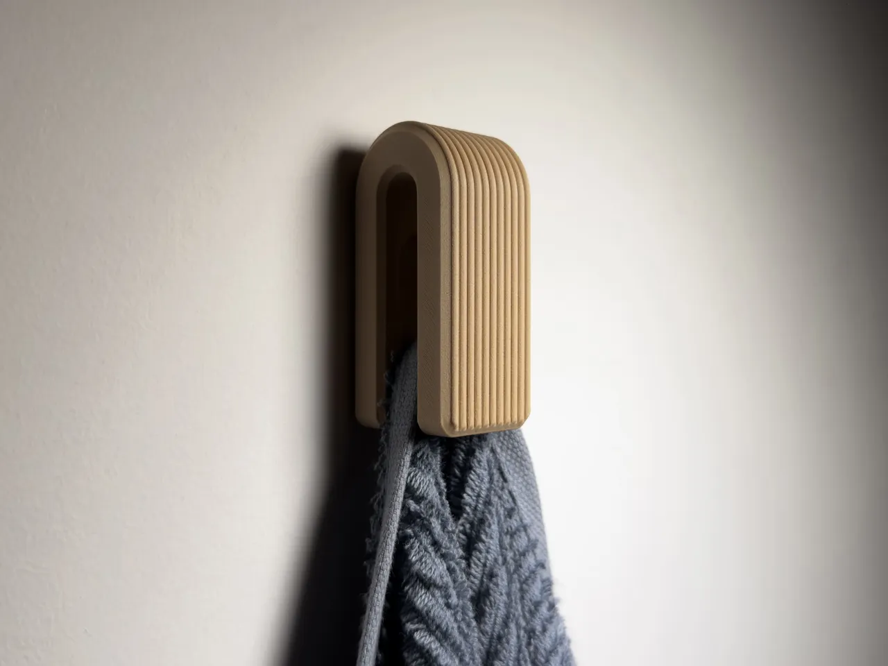 Auto-locking Hanger - Gravity Towel Hook - Ribbed view 3