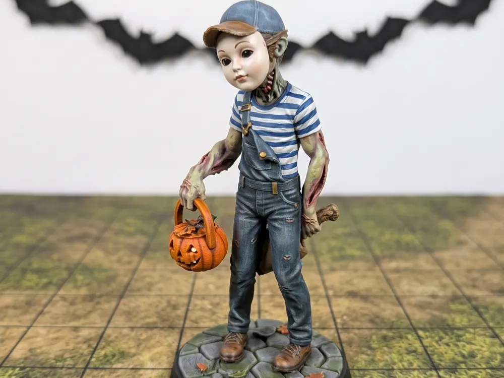 Soporte: Halloween Zombie in a Boy costume. Referencia del modelo original.