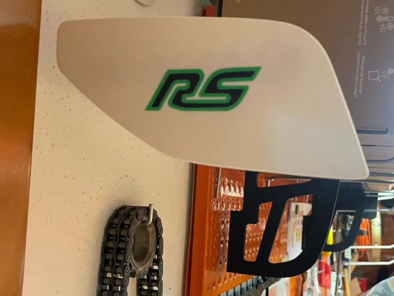 Terminales con logotipo RS para repisa alerón 911