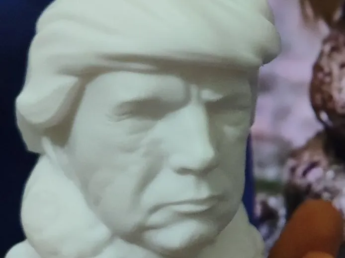 statue model joke trump