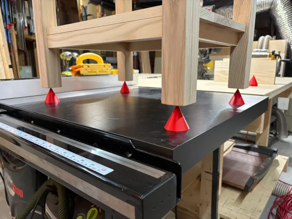 Cône support pour objets peints