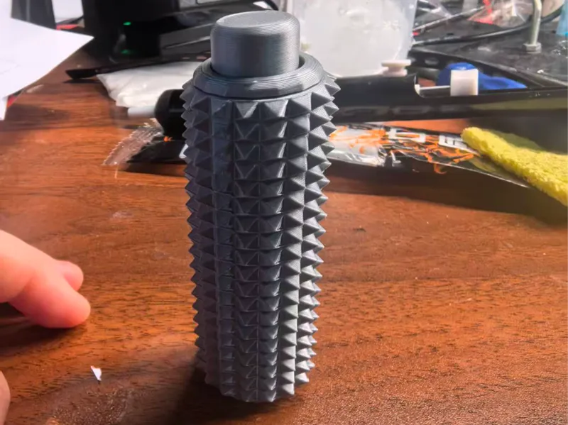 尖刺手掌疼痛按摩器