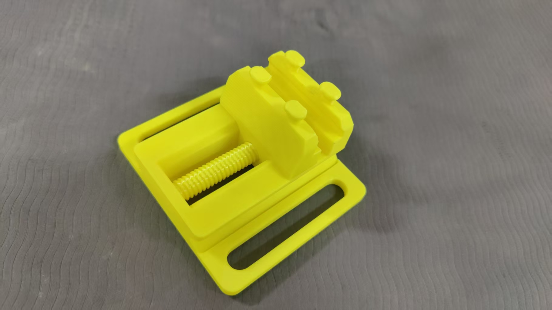 Miniatura 2 do modelo 3D 电路板焊接夹具