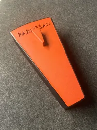 thinner walls, added small dots for the air gap