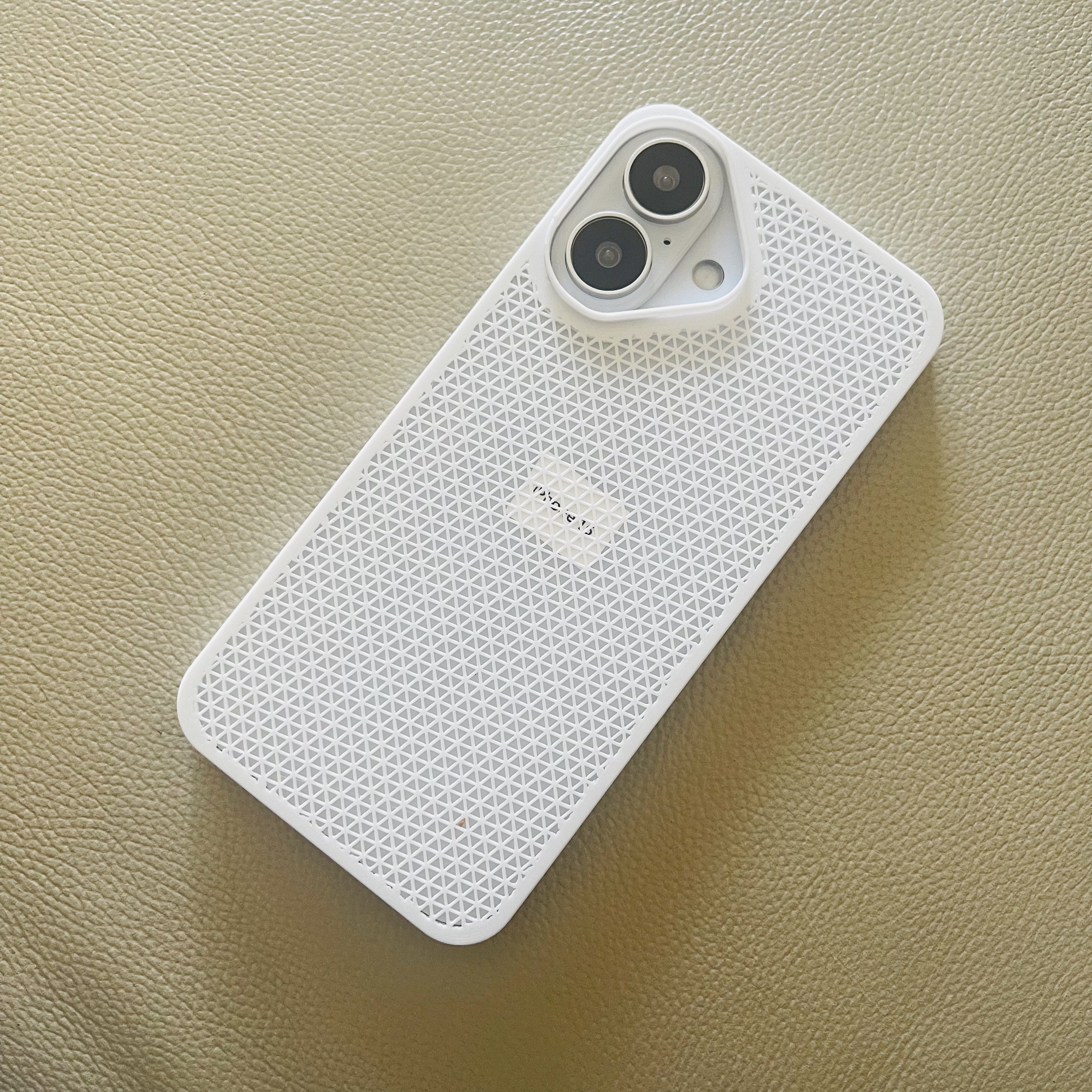 Miniatura 4 do modelo 3D iPhone  16 系列 1mm 手机壳