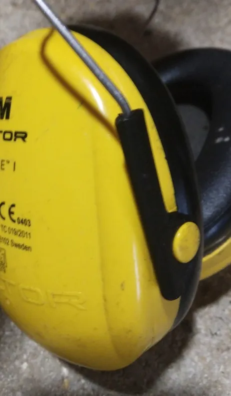 Repair clip for 3M Peltor(TM) ear muffs