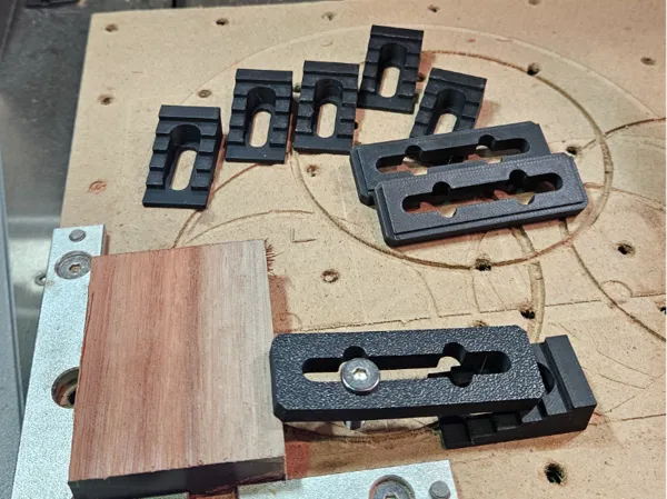 Bride et cale d'appui pour CNC