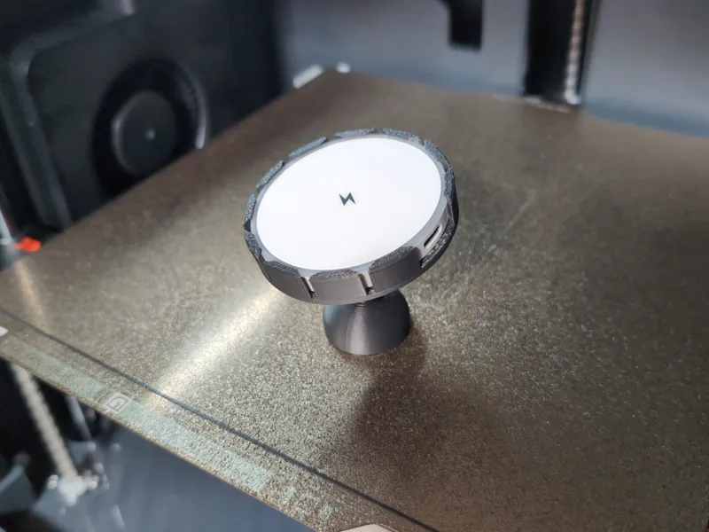 MagSafe mount / charger