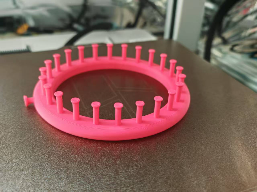 Miniatura 1 do modelo 3D 织帽子圆形毛线手工编织器（一体化打印）