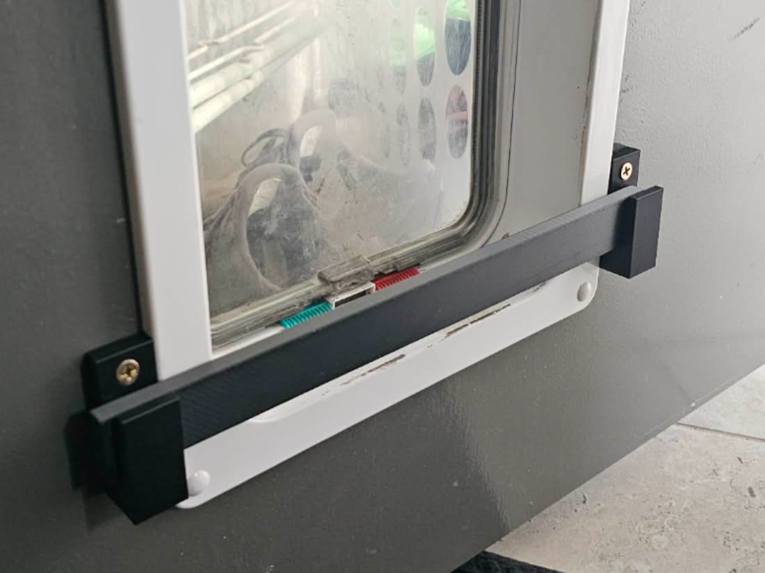 Cat / dog flap gate