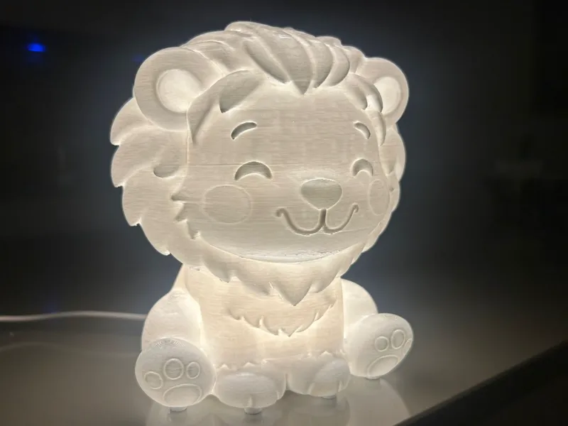 Leone luminoso - La luce che fa sorridere la notte