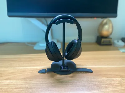 Minimalist Headphone Stand w/ Apple Watch Charger
