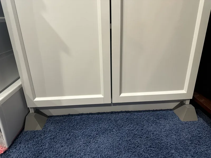 Ikea Billy stabilizing Feet 