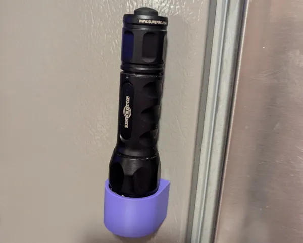 Support magnétique pour lampe torche