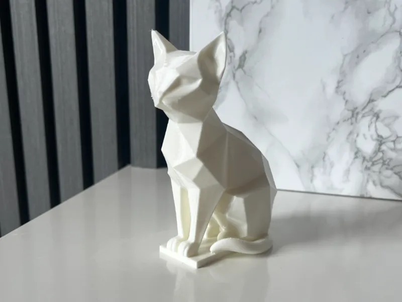 Low Poly Cat – Minimalist Geometric Decor 
