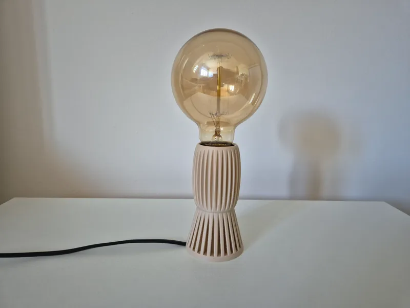 Lamp base for E27 socket