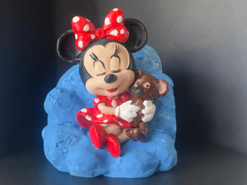 Minnie mit Bär auf Wolke