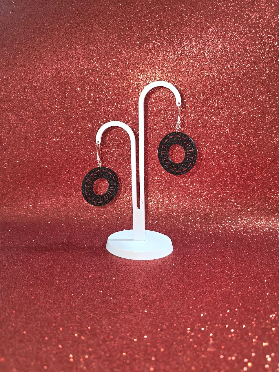 Elegant circle earrings view 3