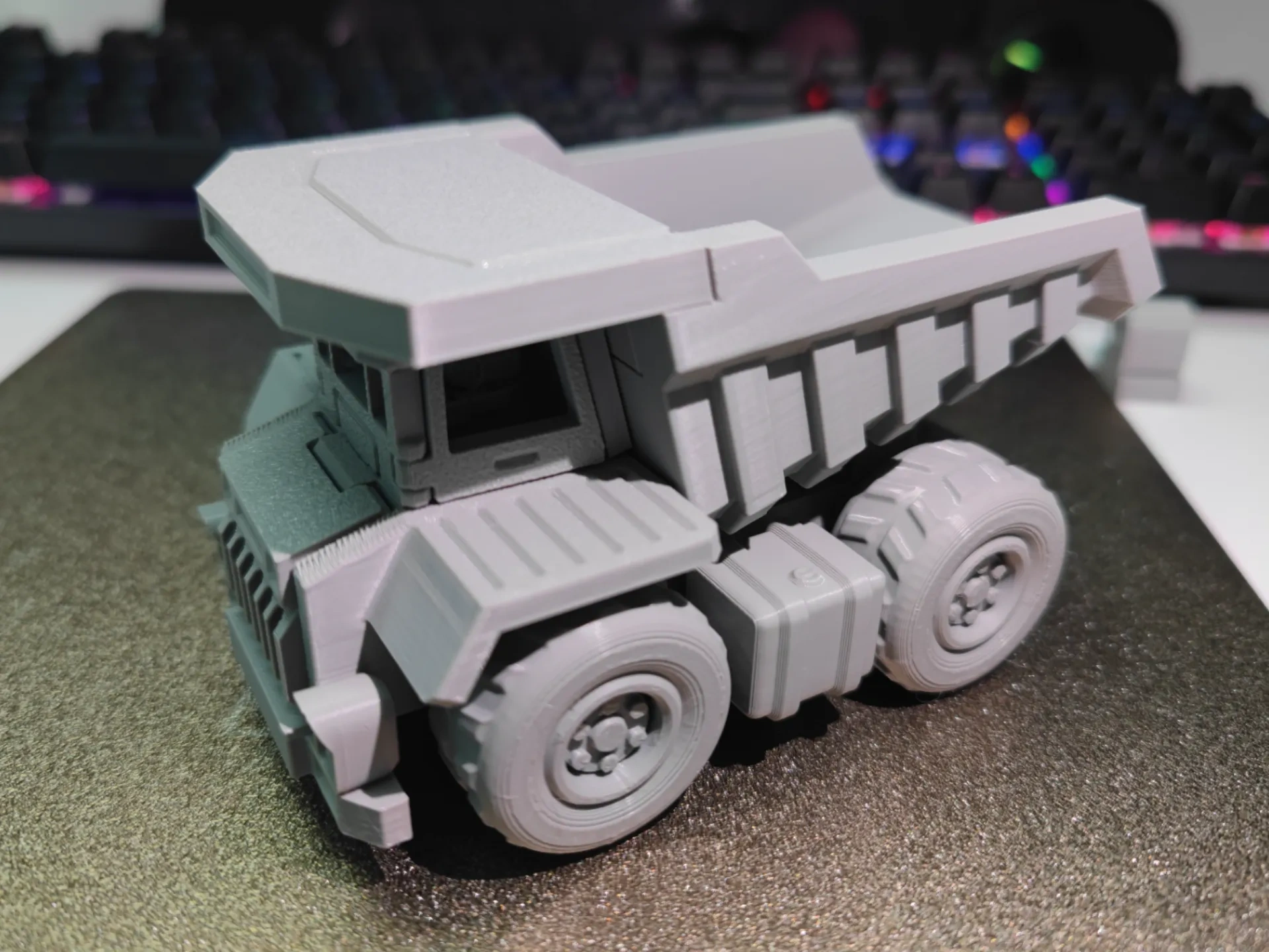 Miniatura 3 do modelo 3D 趣味拼装卡车