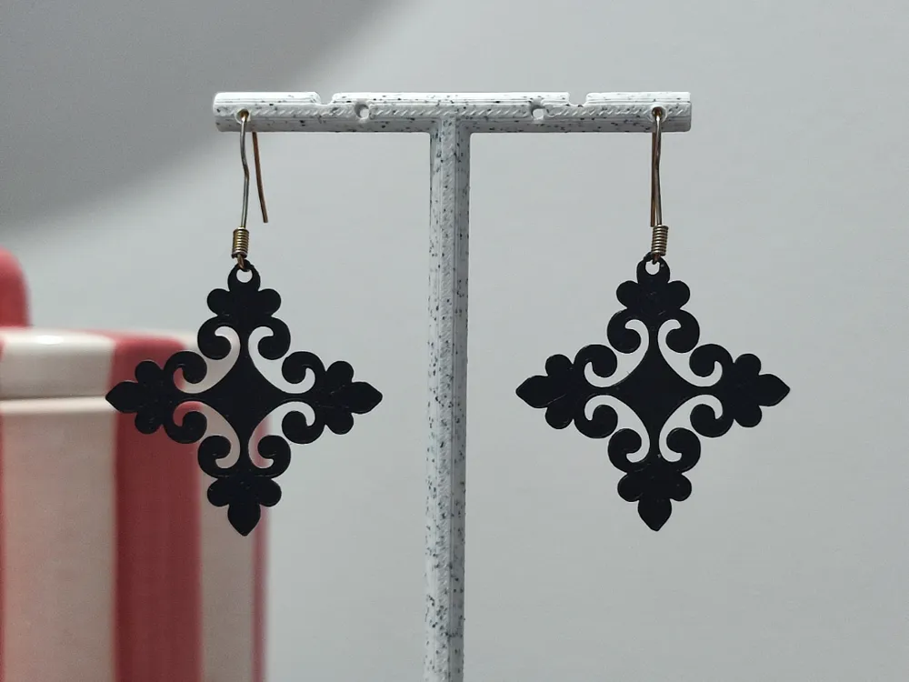 Pendientes: Aretes Arabesco Real. Referencia del modelo original.