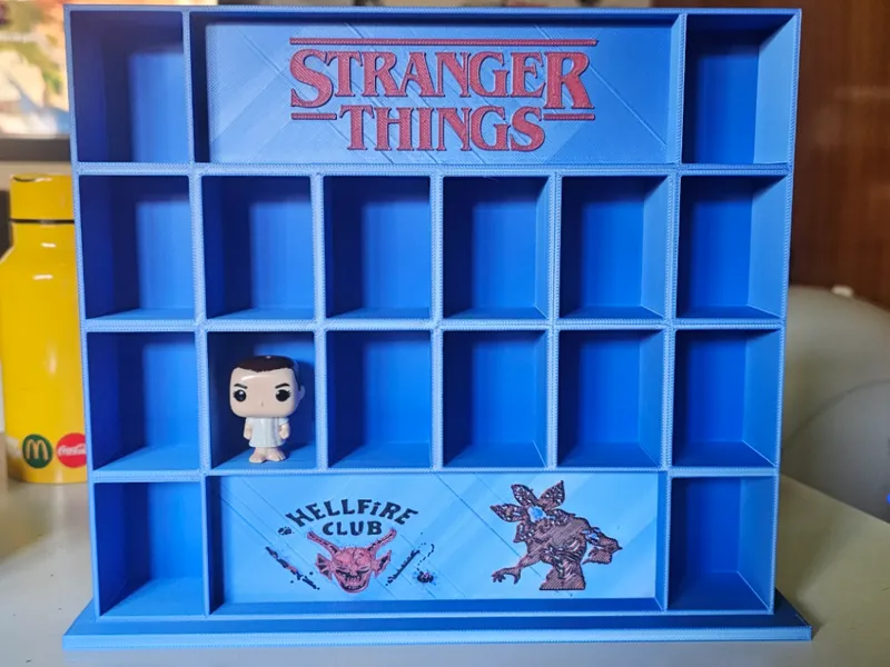 Estantería para funko kinder joy Stranger Things
