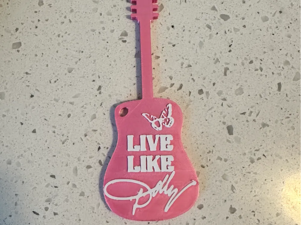 Llavero: Dolly Parton Keychain. Referencia del modelo original.