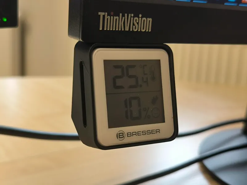 Bresser thermometer under screen holder
