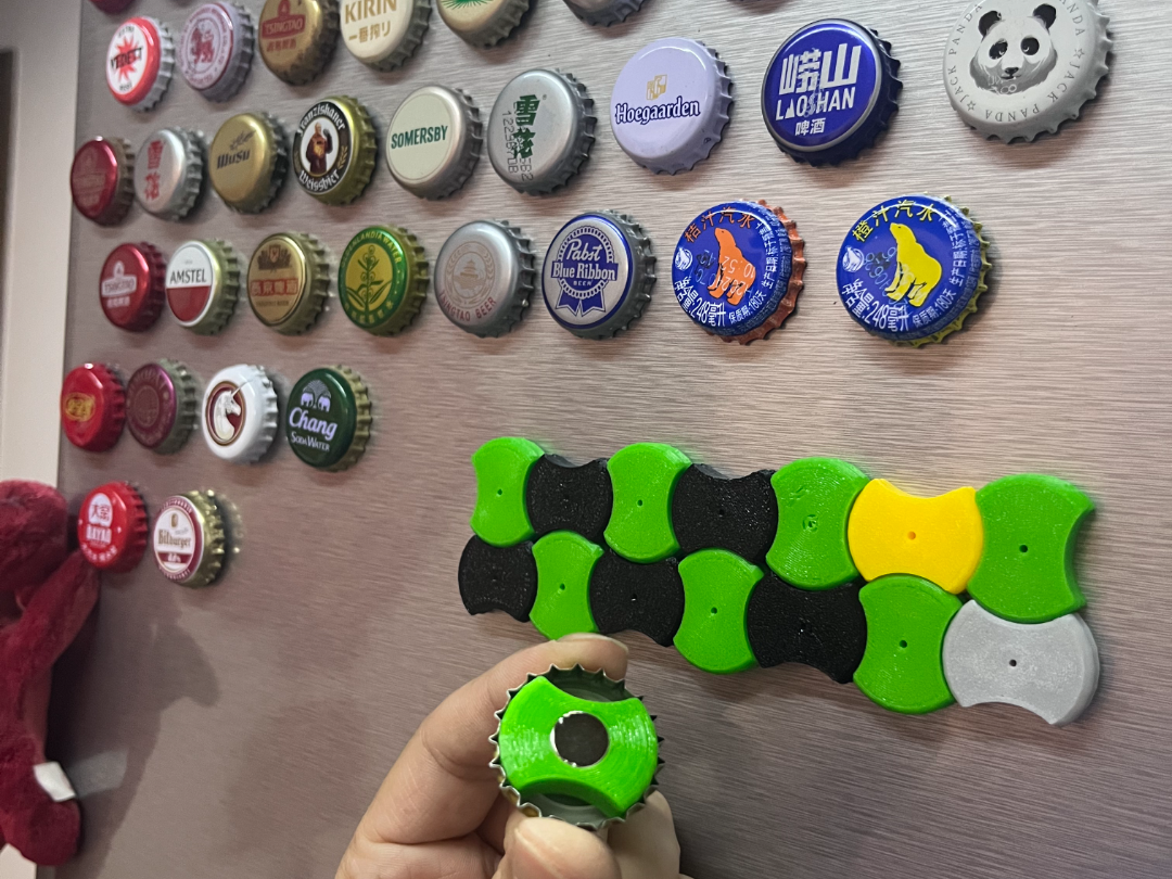 Miniatura 1 do modelo 3D 在冰箱上展示你收藏的瓶盖吧！